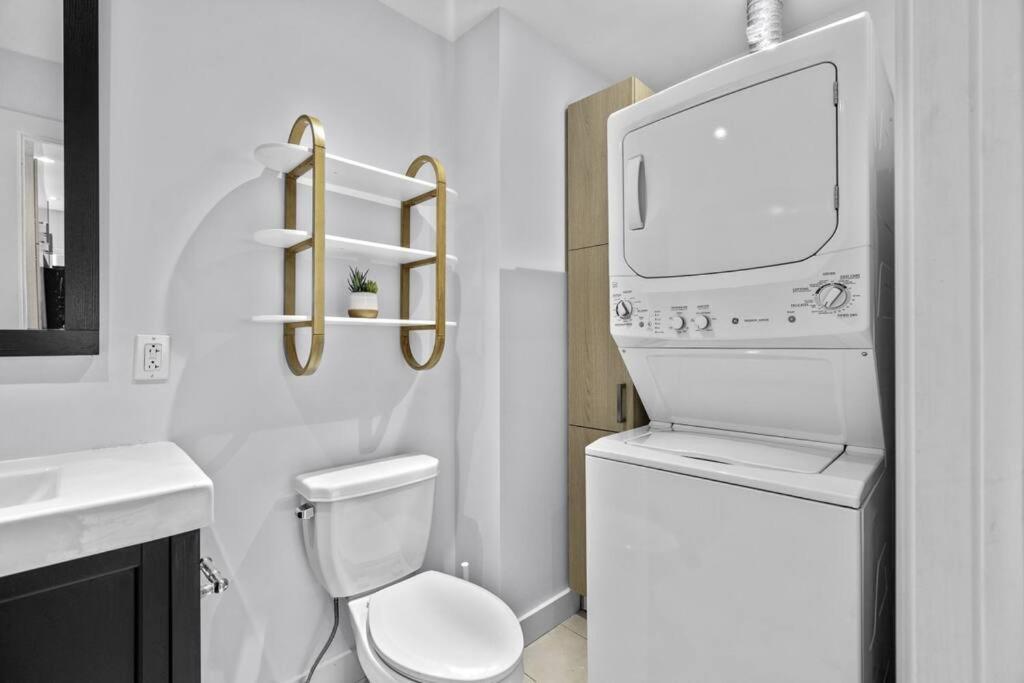 Stylish 2 Bedroom Haven By Jean Talon Market 몬트리올 외부 사진